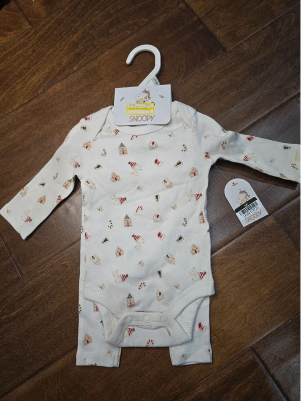 0 to 3m brand new snoopy, christmas outfit, item 381G6